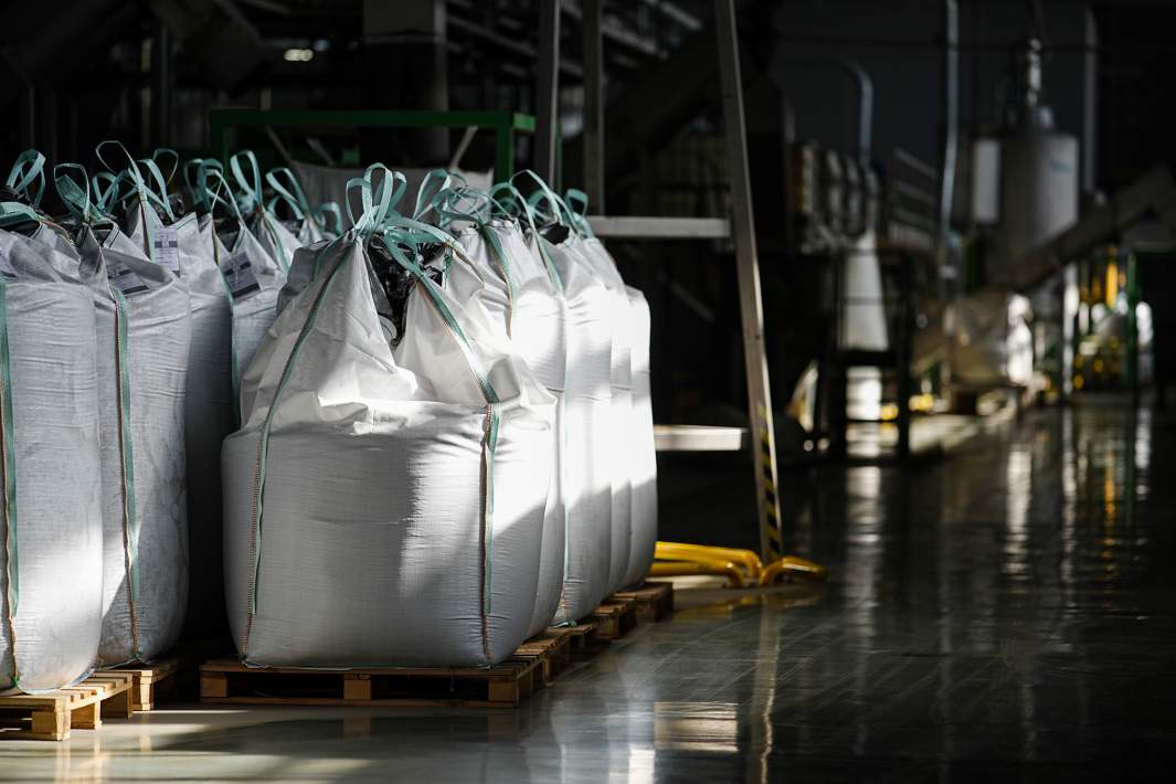 Мешки с переработанными отходами 