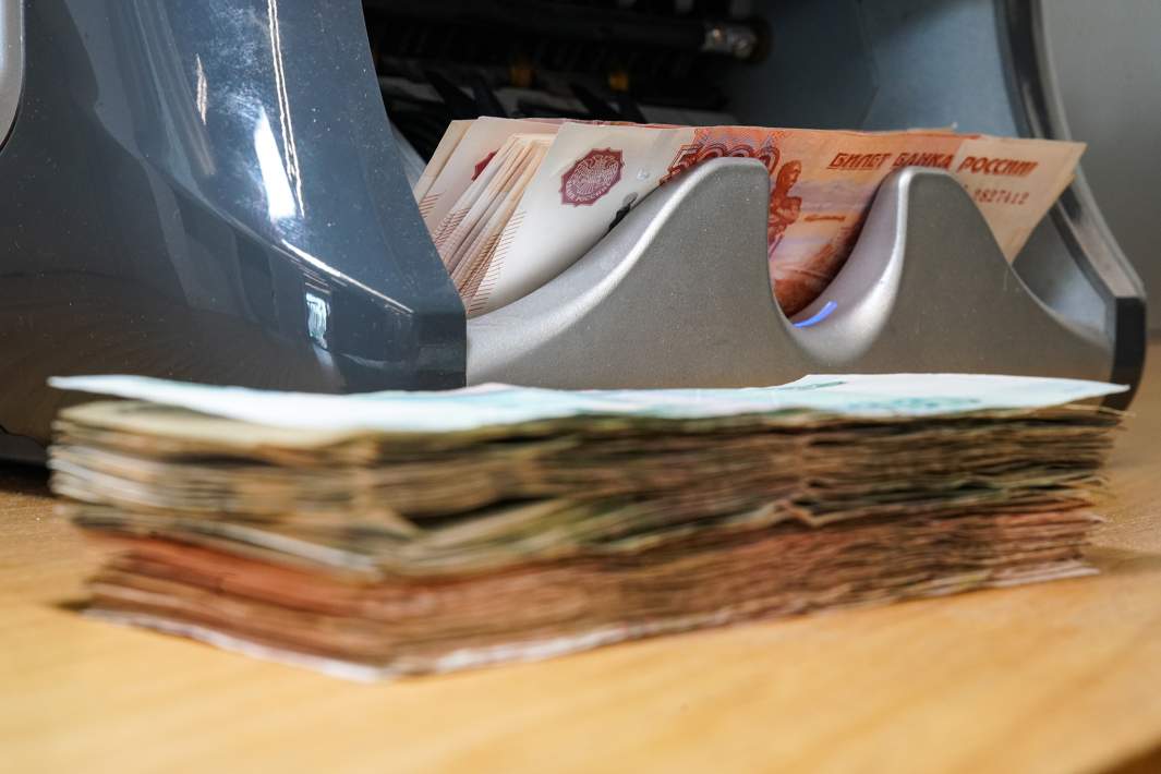 Рубли в счетной машинке 