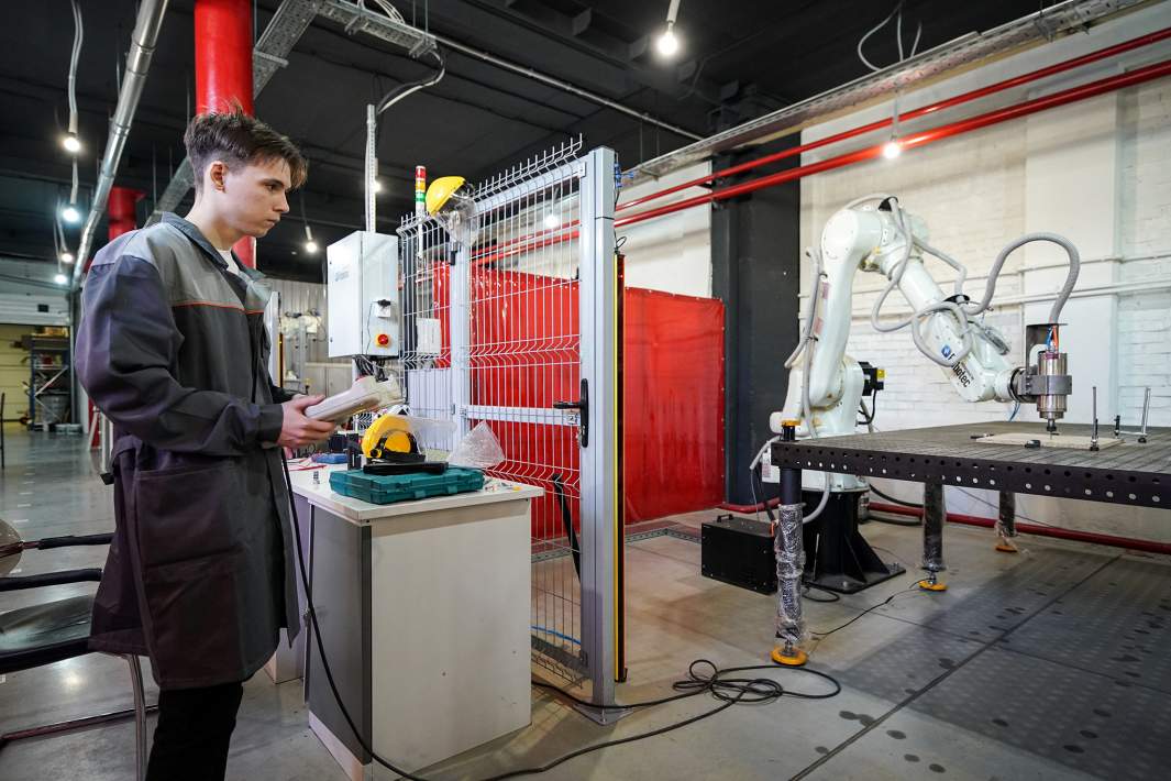 Робот-фрезировщик