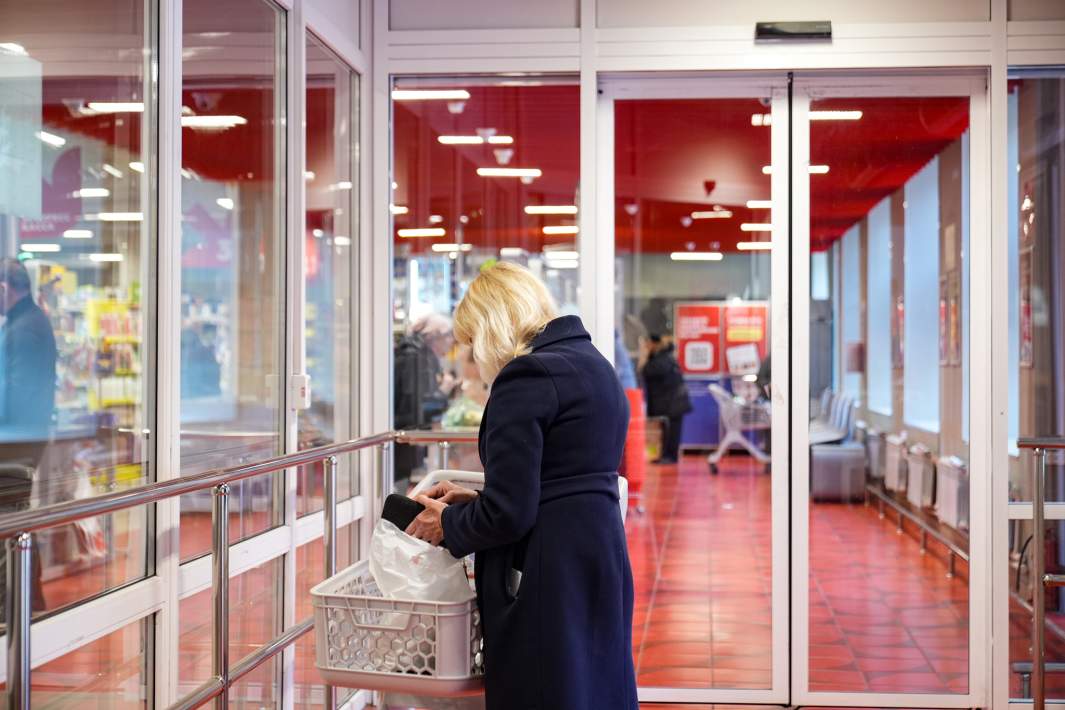 Женщина в магазине 