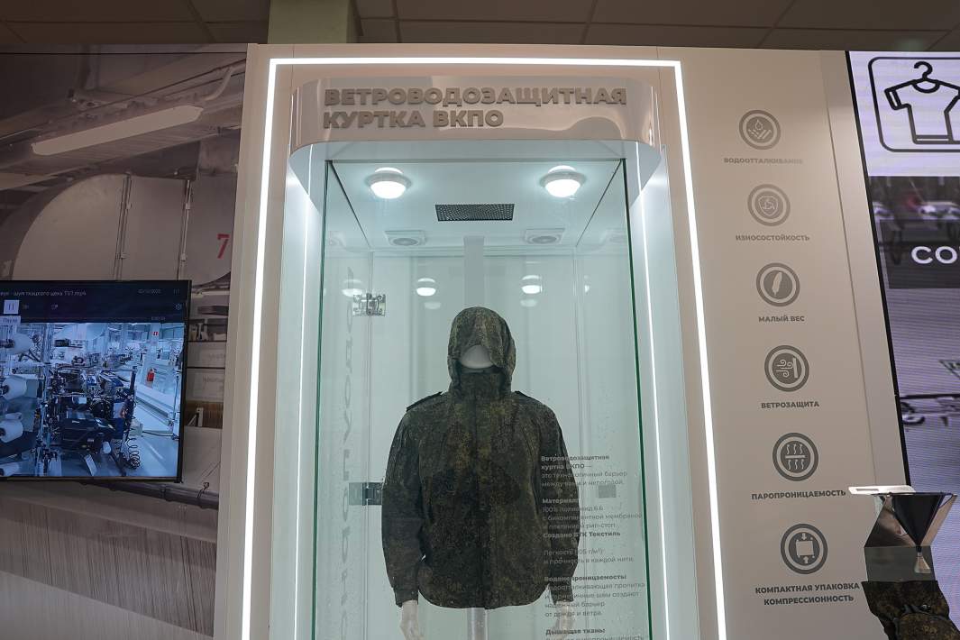 Стенд с современной военной экипировкой на выставке «Российская легкая промышленность» 