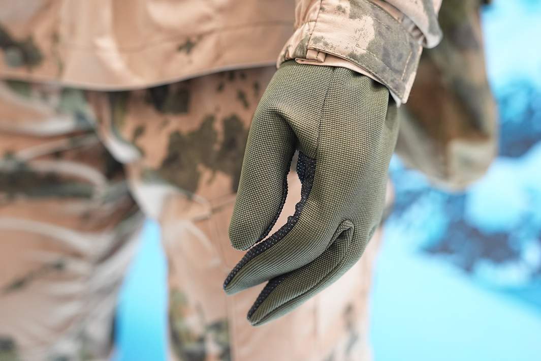 Стенд с современной военной экипировкой на выставке «Российская легкая промышленность» 