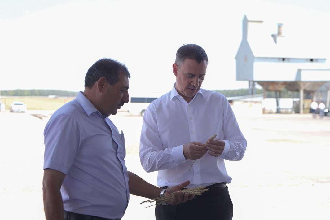 Заместитель Председателя Правительства Дмитрий Патрушев во время посещения сельскохозяйственного производственного кооператива «Агро» в Ставропольском крае, 22 августа 2025 года