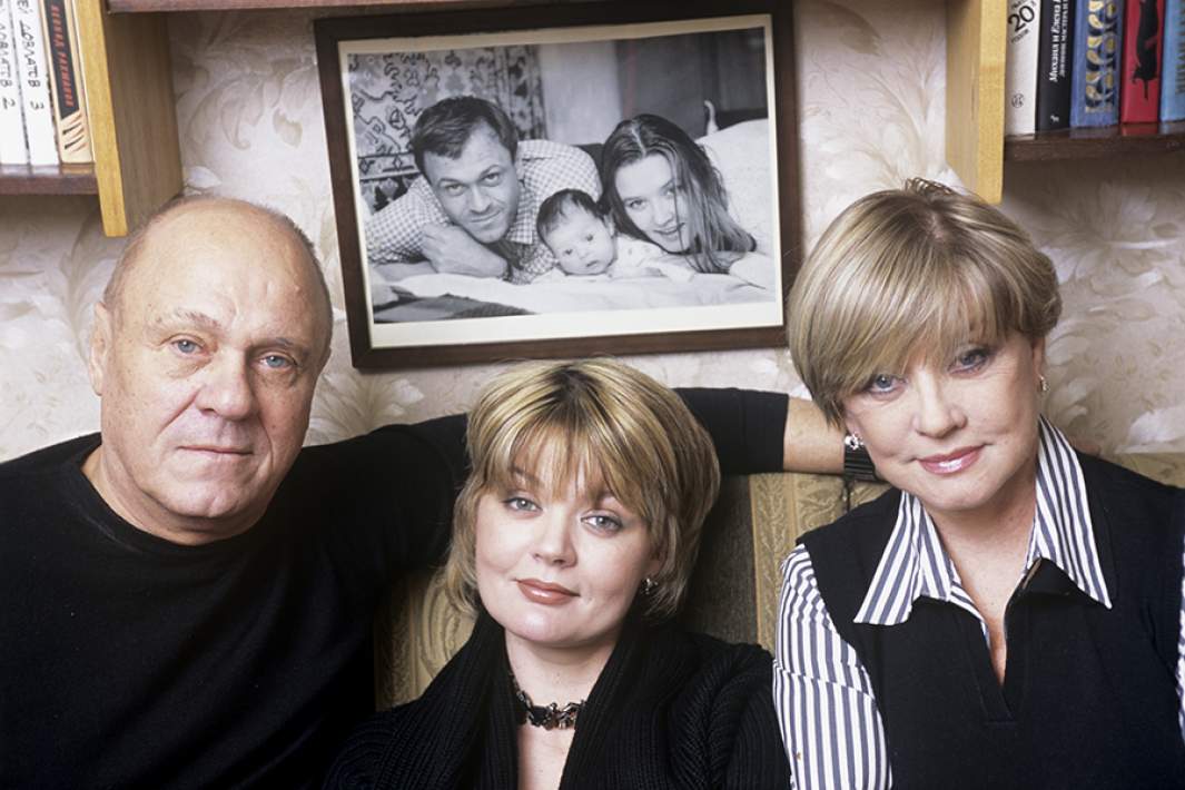 Кинорежиссер и актер Владимир Меньшов, актриса театра и кино, телеведущая Юлия Меньшова, актриса театра и кино Вера Алентова