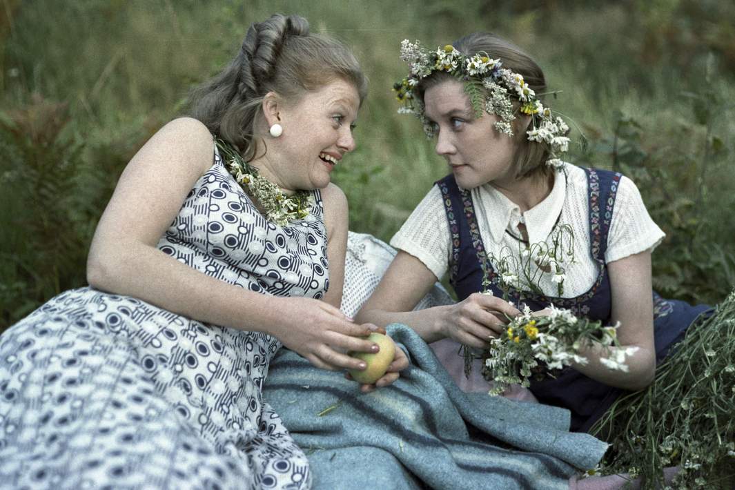 Кадр из художественного фильма режиссера Владимира Меньшова «Москва слезам не верит». Справа – актриса Вера Алентова в роли Катерины Тихомировой, слева – актриса Ирина Муравьева в роли Людмилы Свиридовой