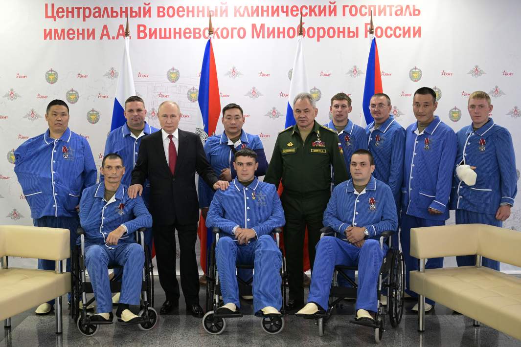 Владимир Путин с героями