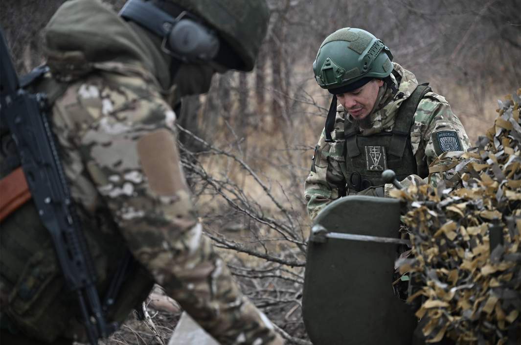 Артиллеристы разведывательно - огневого контура добровольческой разведывательно-штурмовой бригады имени Святого князя Александра Невского добровольческого корпуса ВС РФ в зоне проведения СВО на Волчанском направлении