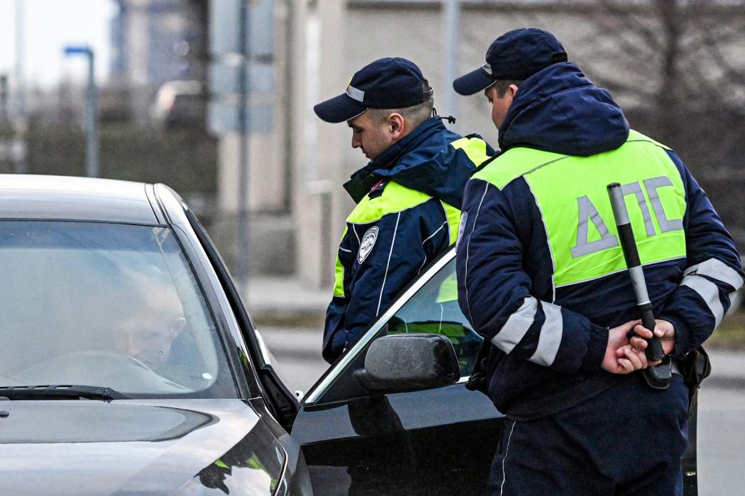 Сотрудники ГИБДД