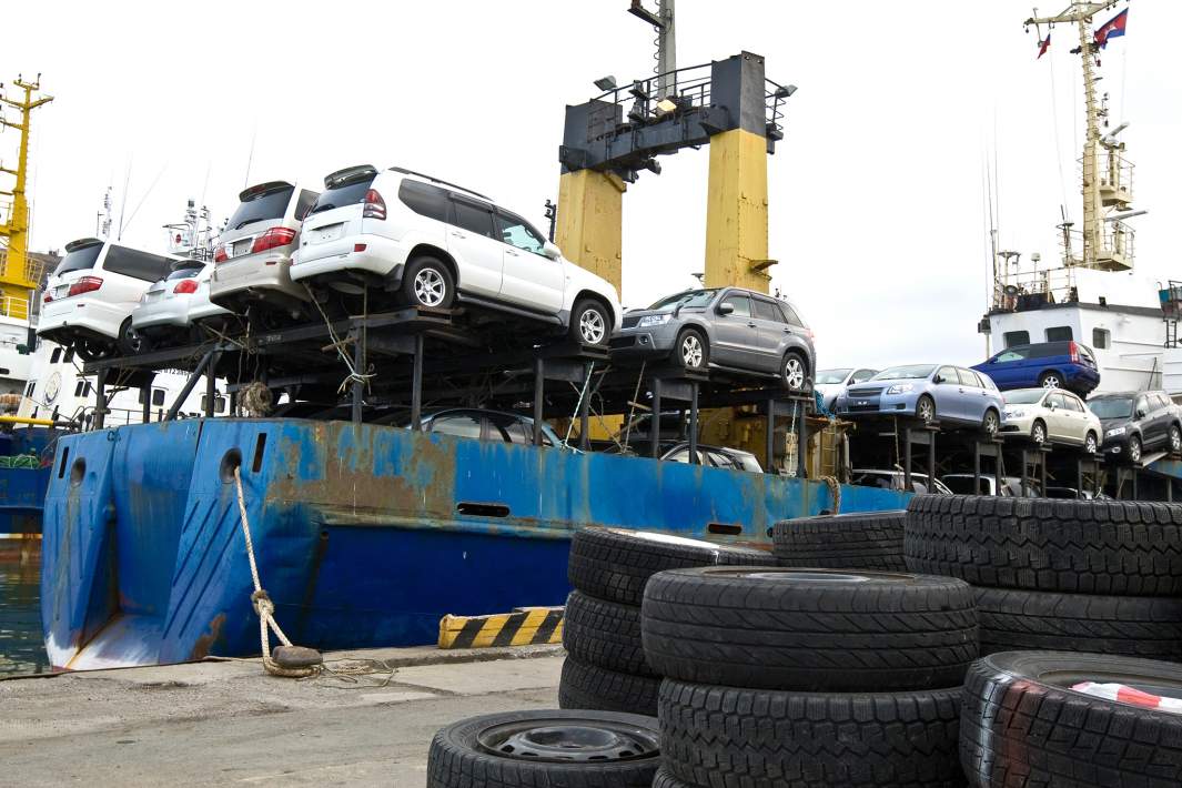 Праворульные автомобили на борту судна 