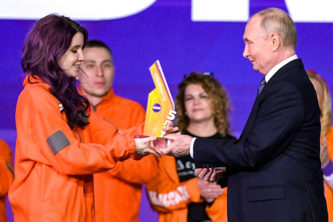 Президент РФ Владимир Путин и Анна Плужникова