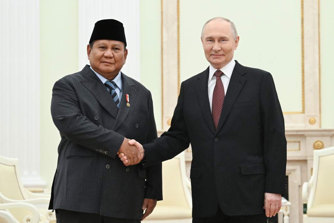 Президент РФ Владимир Путин и президент Индонезии Прабово Субианто во время встречи в Кремле