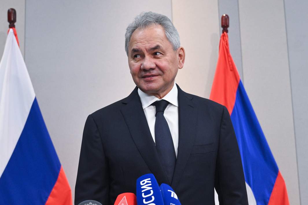 Секретарь Совета безопасности РФ Сергей Шойгу во время пресс-подхода после встречи с премьер-министром Лаоса Сонесаем Сипхандоном во Вьентьяне