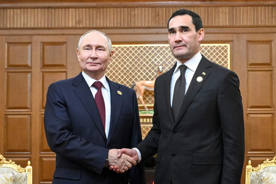 Президент РФ Владимир Путин и президент Туркменистана Сердар Бердымухамедов во время встречи в Ашхабаде