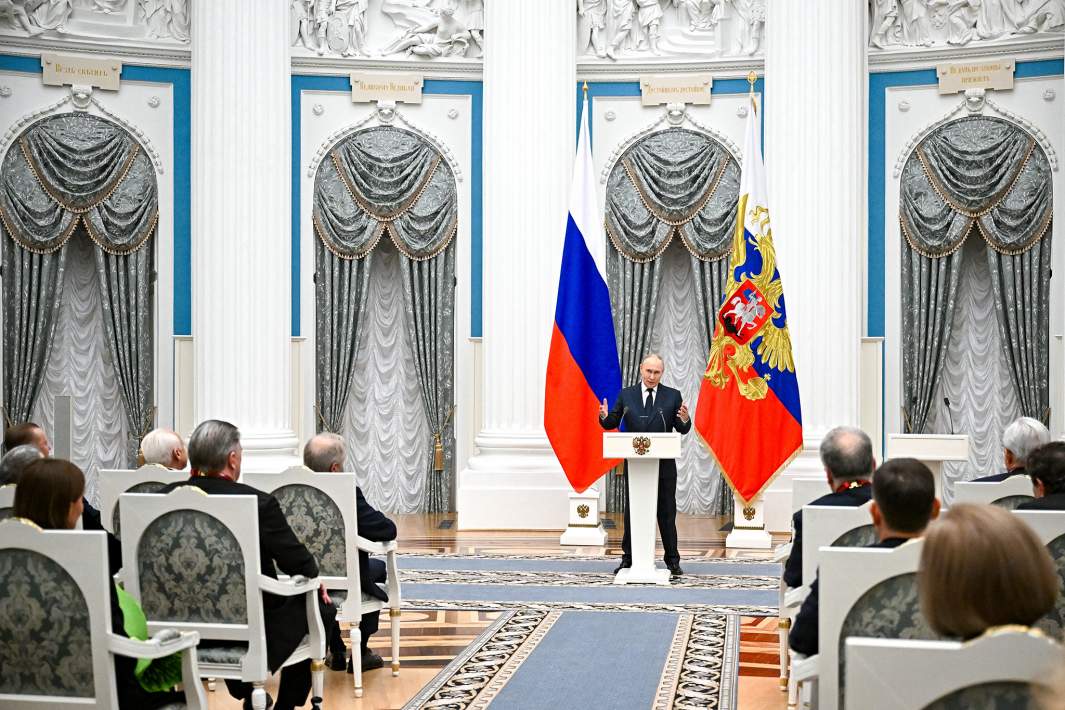 Президент РФ Владимир Путин в Кремле на церемонии вручения государственных наград