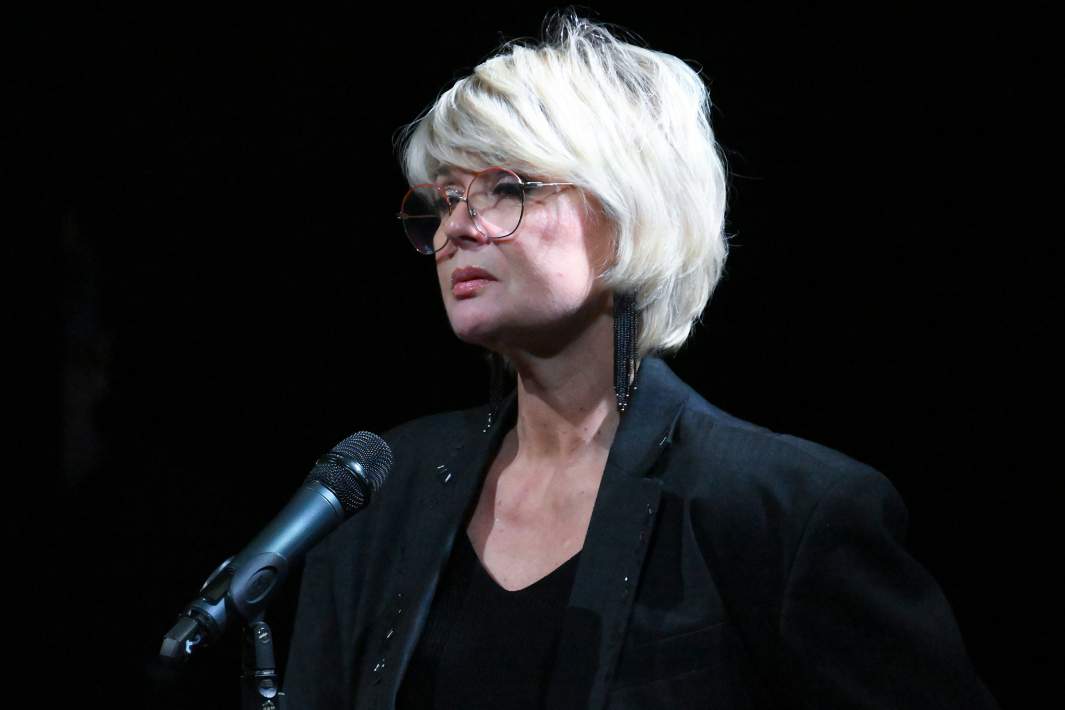 Дочь народной артистки РФ Веры Алентовой, журналист, телеведущая Юлия Меньшова на церемонии прощания