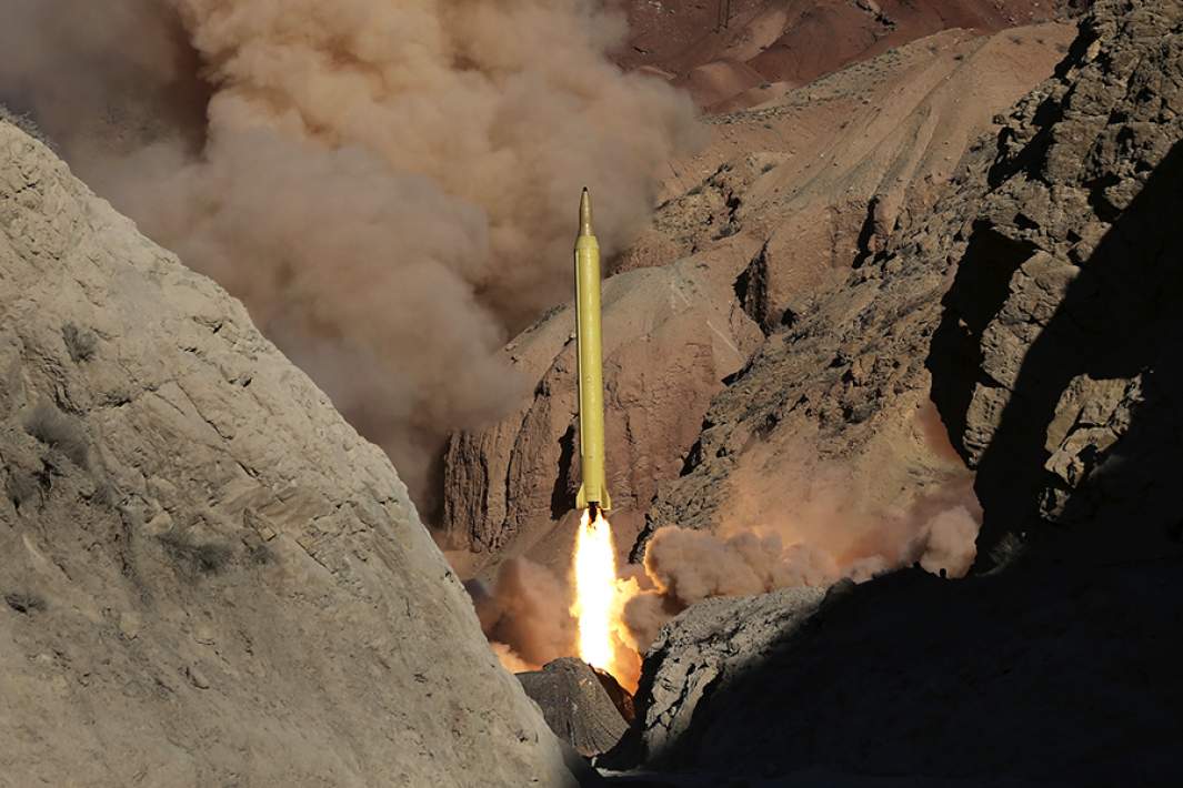 Запуск иранской баллистической ракеты