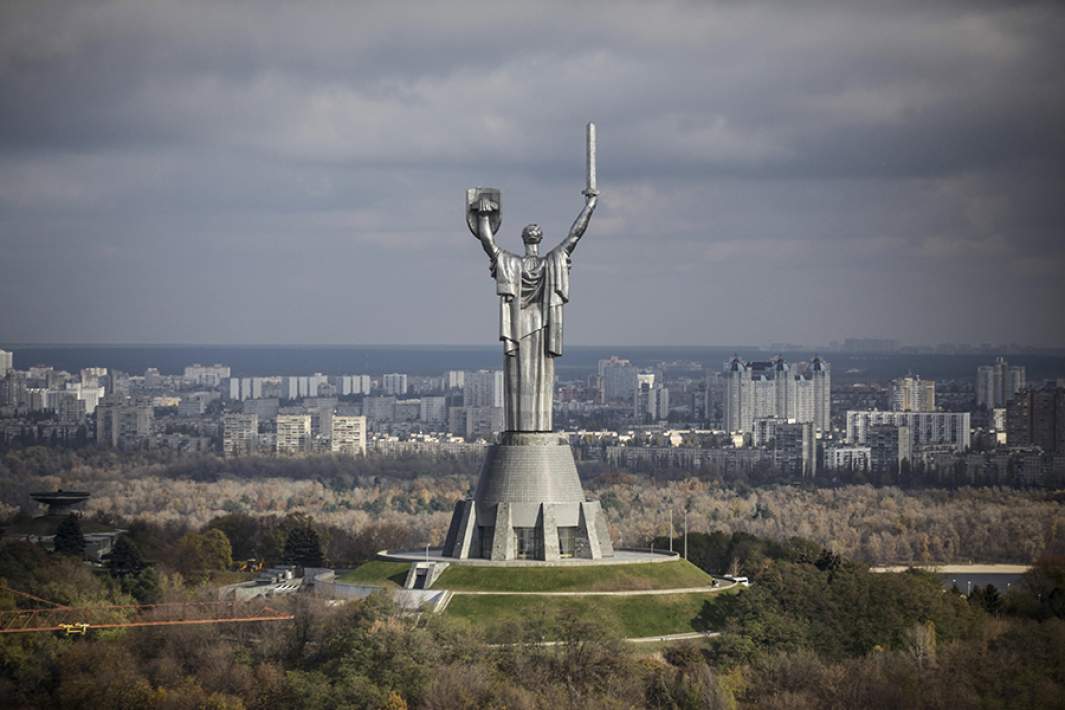 Родина мать в Киеве