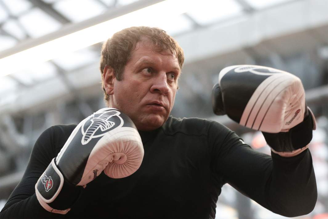 Российский боец смешанного стиля (ММА) Александр Емельяненко