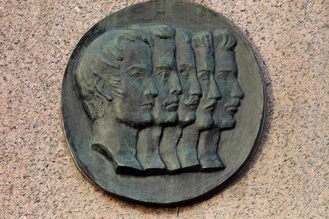 Обелиск на месте казни декабристов в Санкт-Петербурге