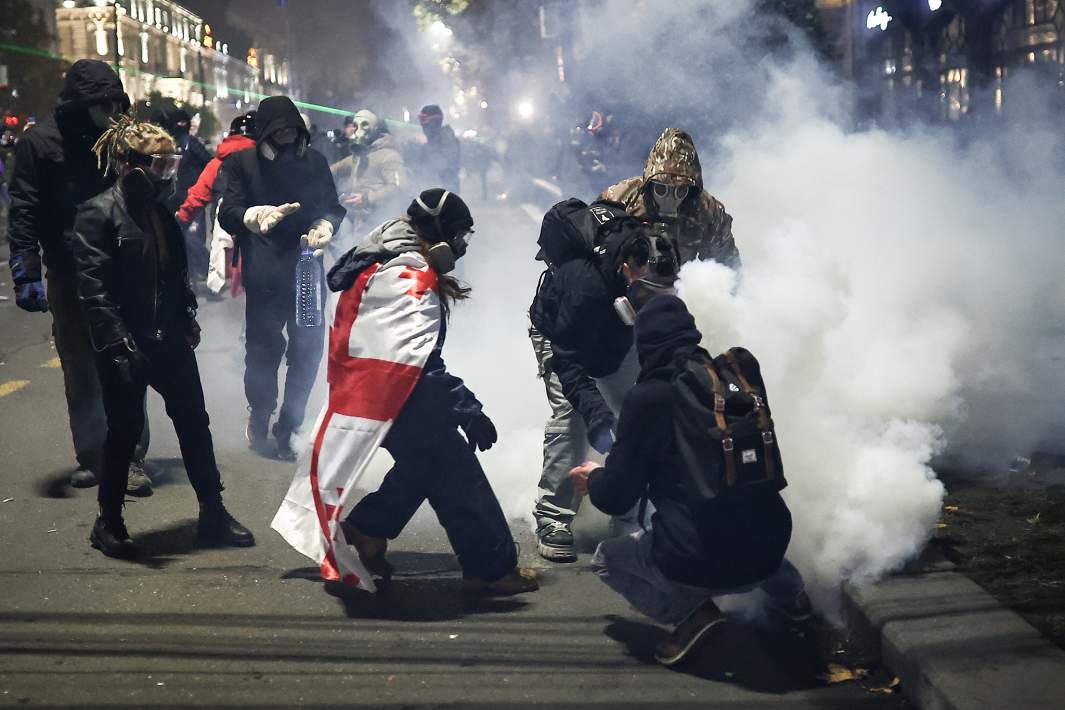 Протестующие в Грузии 