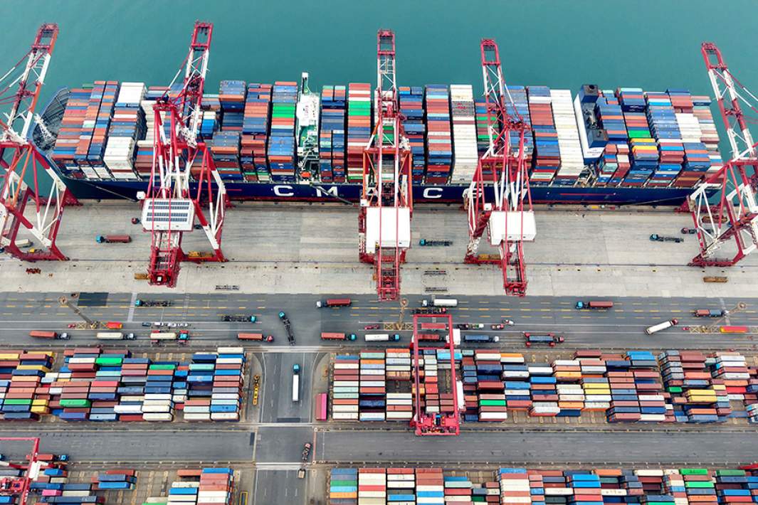 Грузовой порт Циндао на востоке Китая