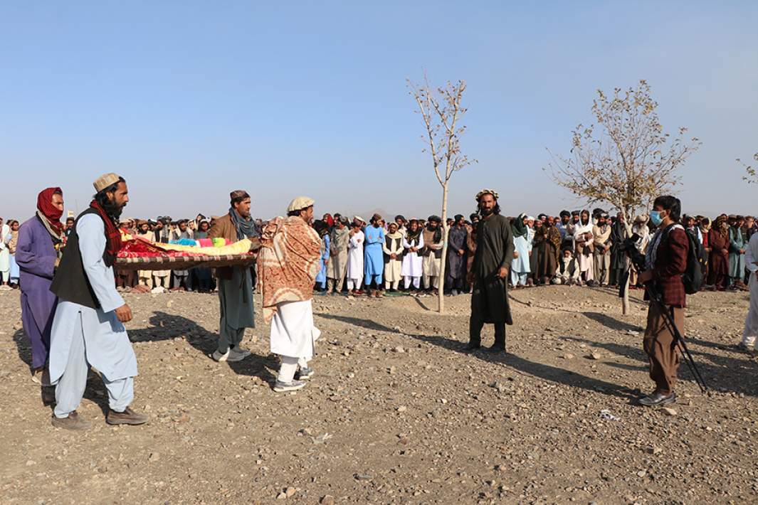 Похороны погибших в результате авиаудара Пакистана по жилому дому в афганской провинции Хост. 25 ноября 2025 года