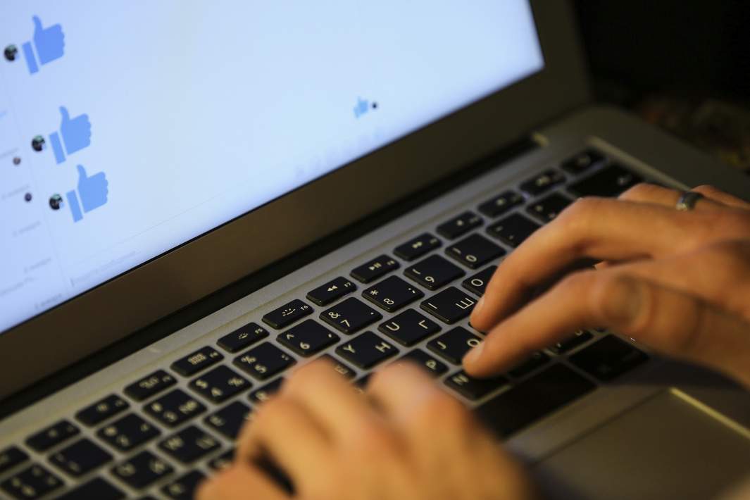 Девушка в социальной сети