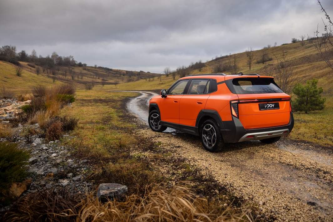  Габариты Evolute i-Joy 4306×1868×1654 мм Колесная база — 2715 мм. Клиренс — 180 мм