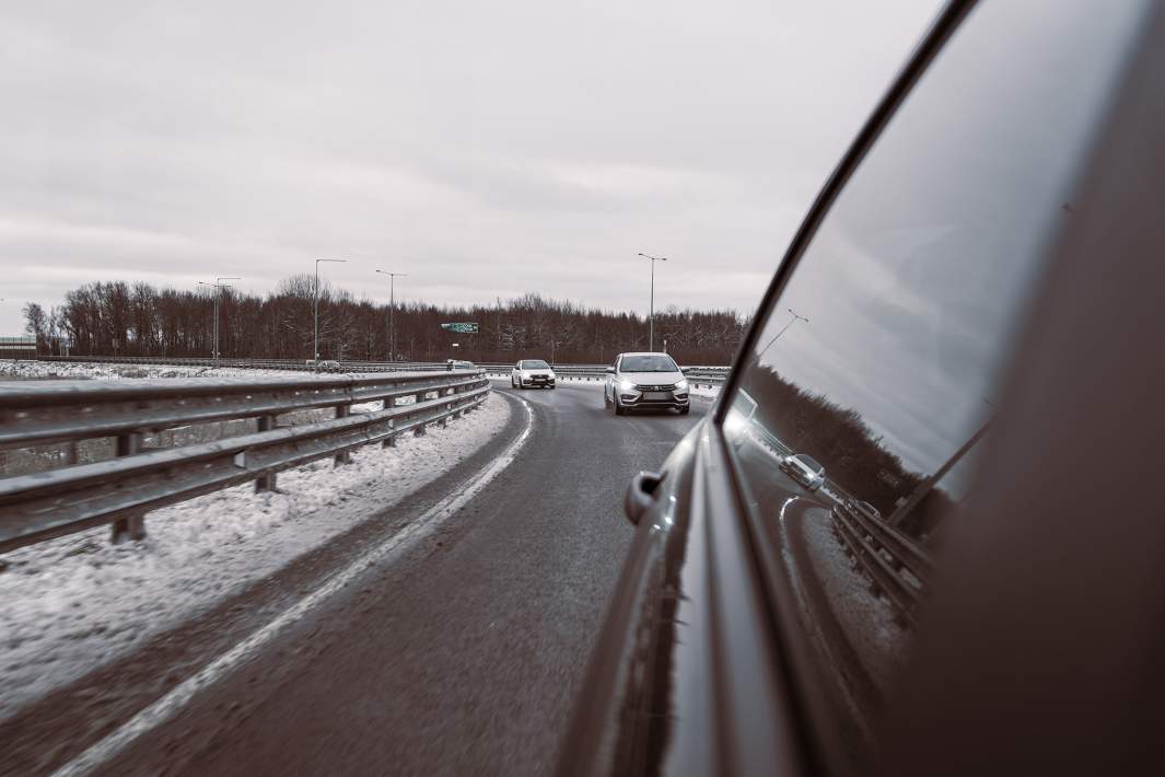 Машины на дороге 