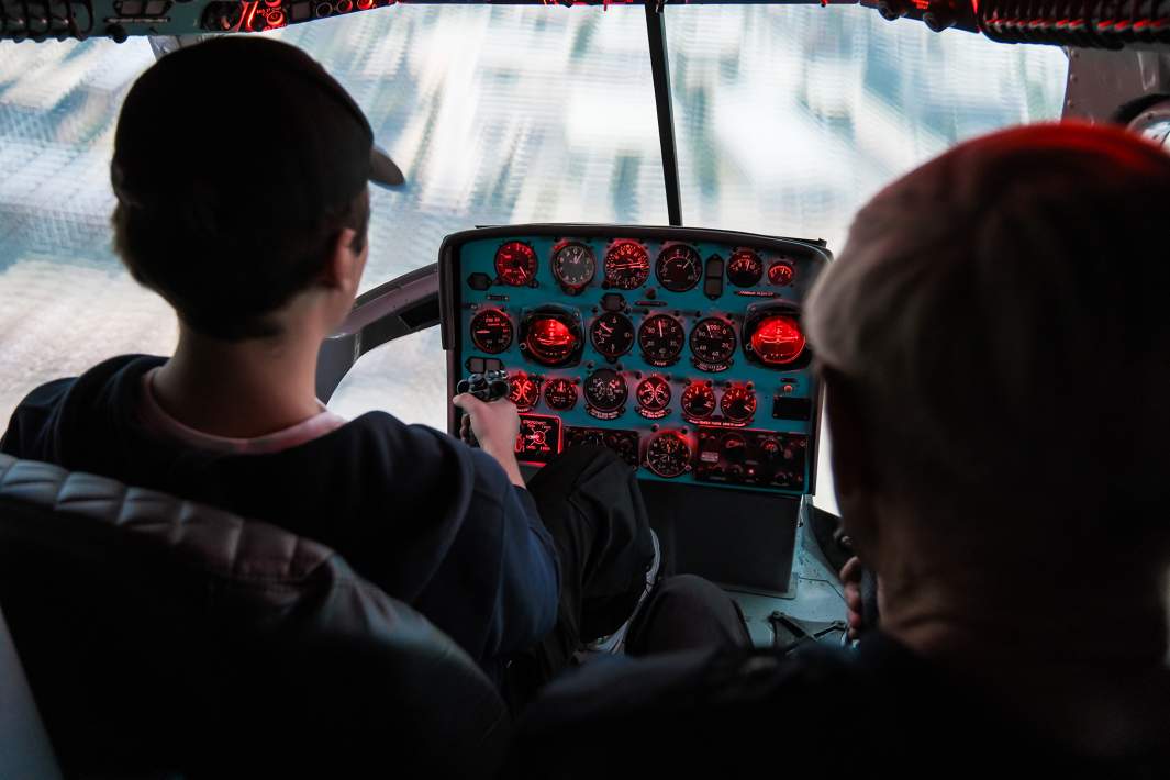 Кабина вертолета 