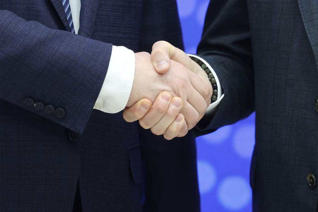 рукопожатие