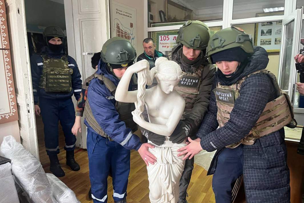 Эвакуация скульптур