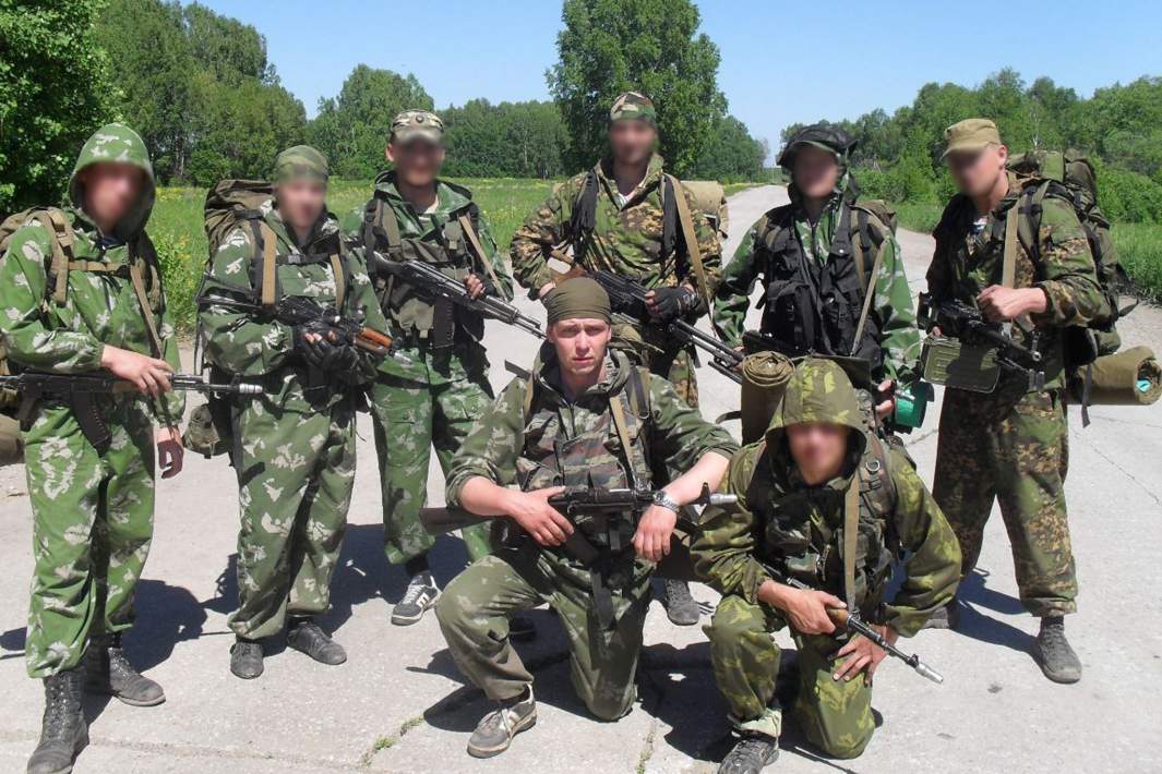 военнослужащие