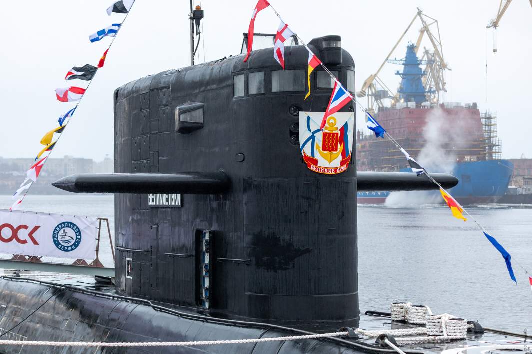 Дизель-электрическая подводная лодка «Великие Луки» проекта 677