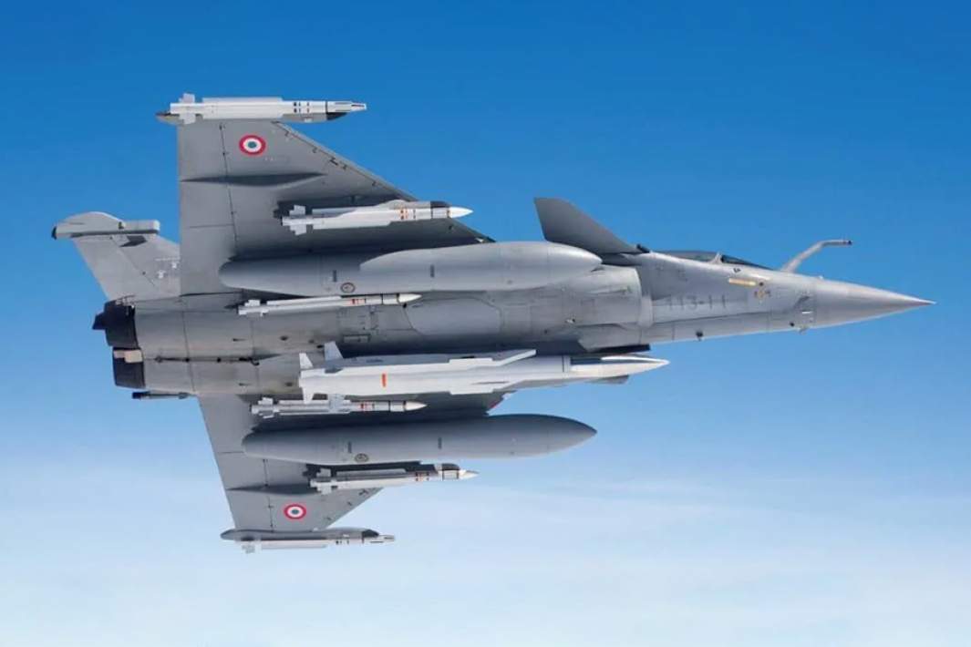 Французский истребитель Rafale c сверхзвуковой ракетой ASMP
