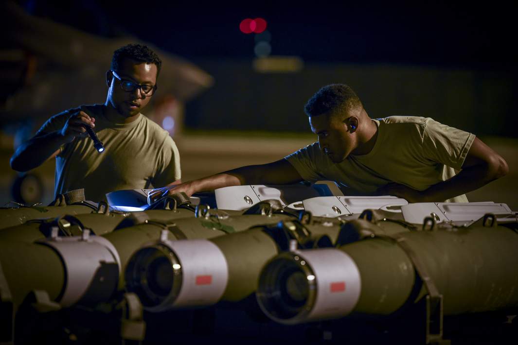 Подвес бомб армией США