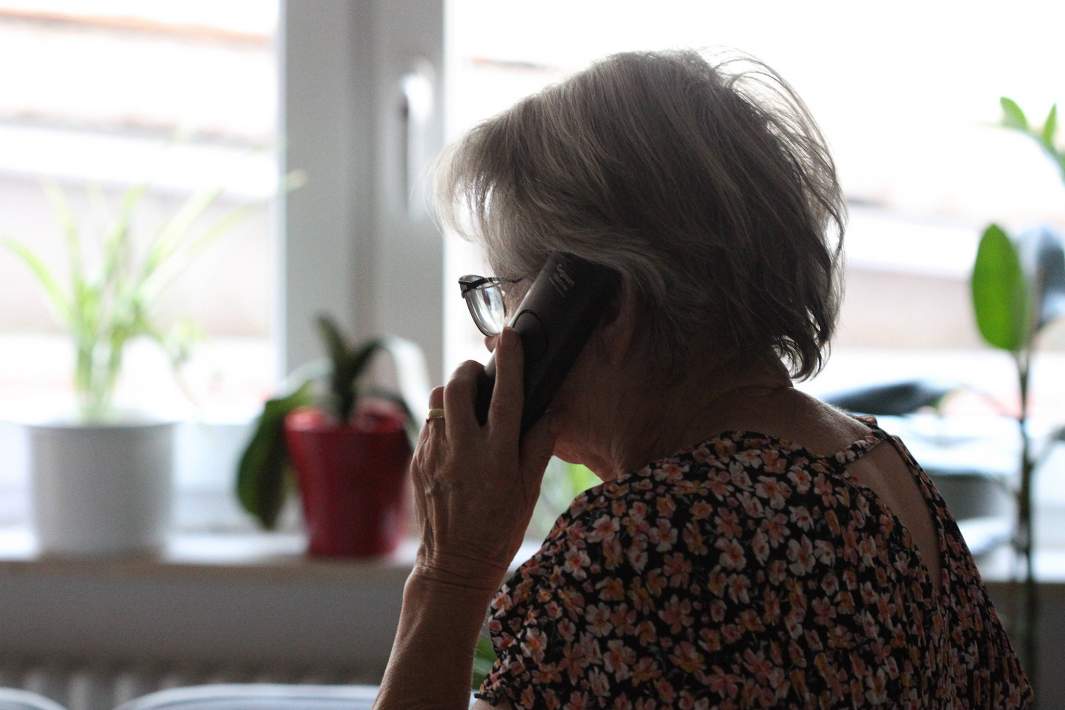 телефон в руках