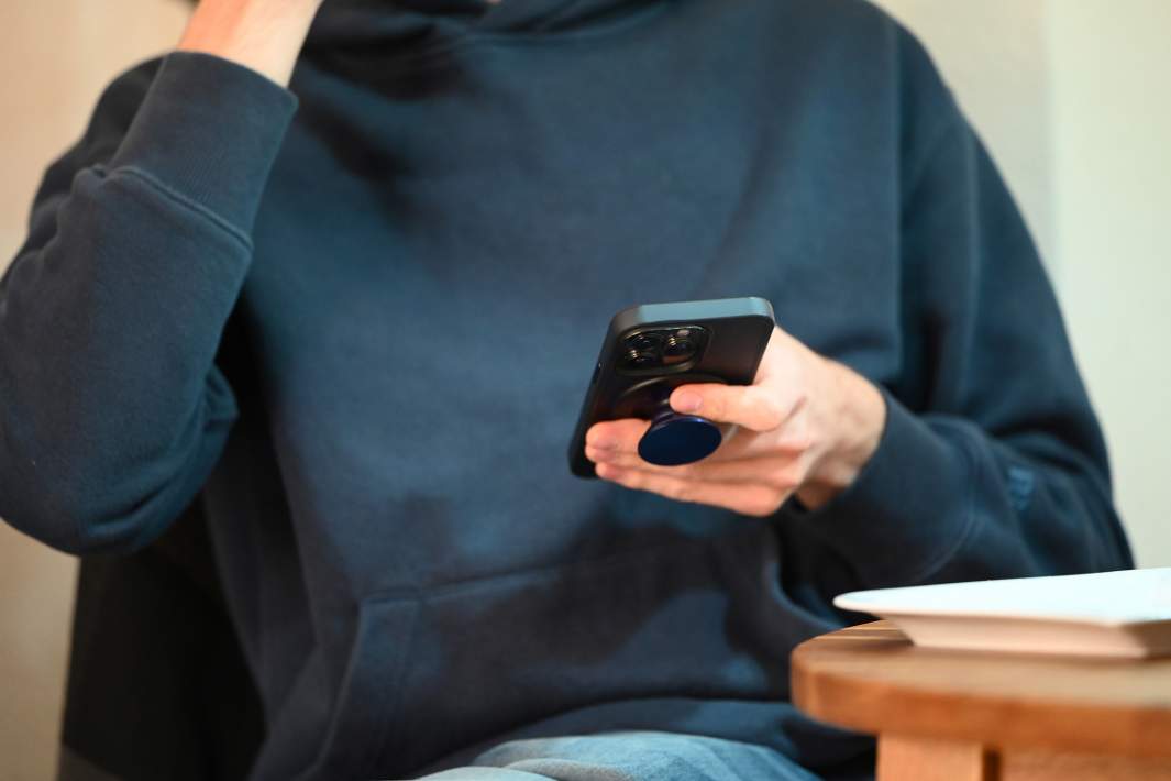 Телефон в руке 