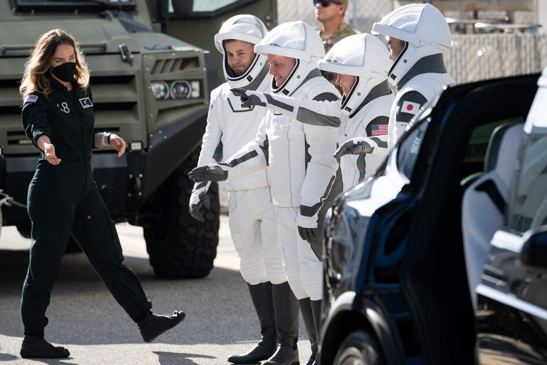 астронавты