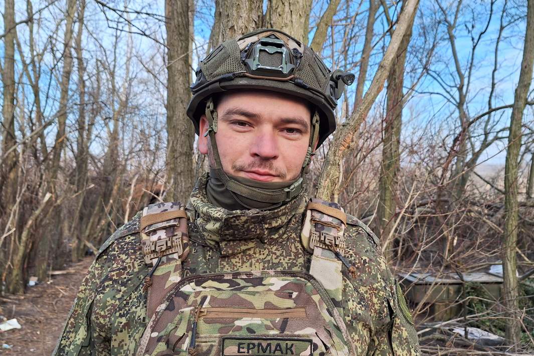 Командир орудия старший сержант Александр Ермаков