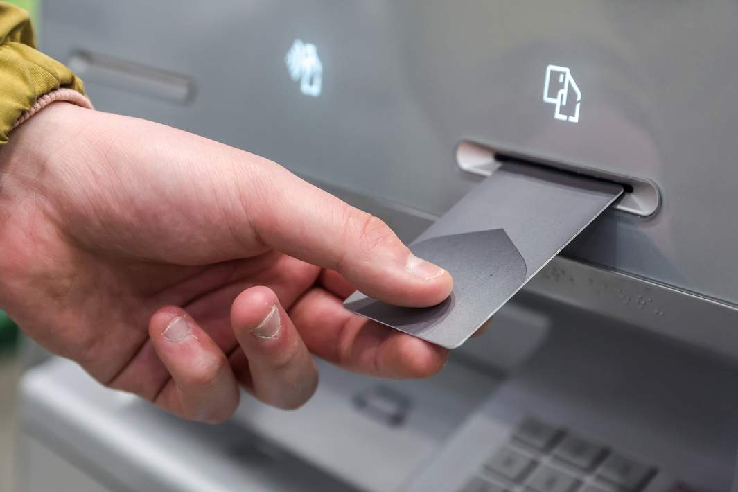 Карта в банкомате