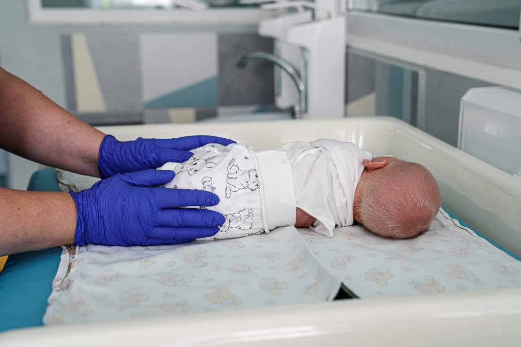 Младенец в роддоме 