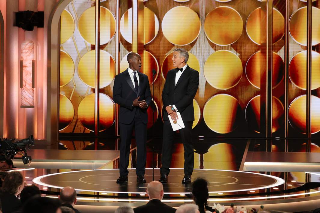 Дон Чидл и Джордж Клуни на 83-й ежегодной церемонии вручения премии «Золотой глобус»