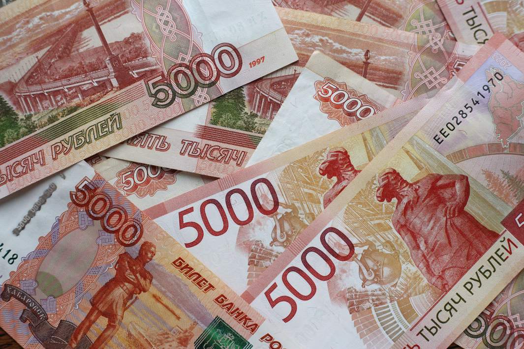 Денежные купюры рубли