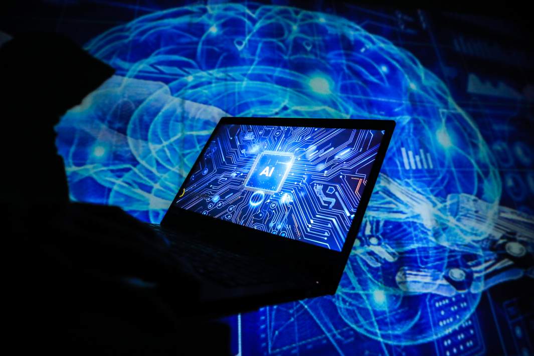 Логотип AI на мониторе ноутбука