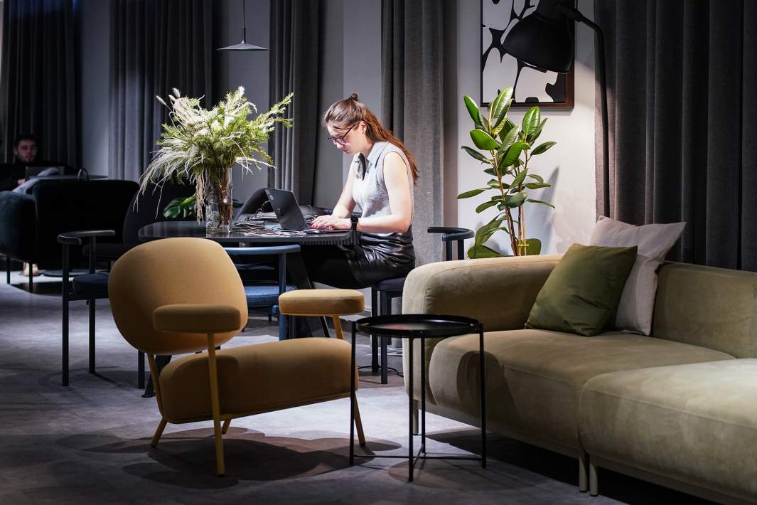 Сотрудник за работой 