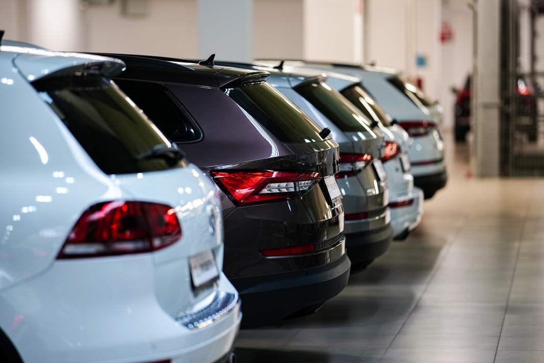 Авто в салоне 