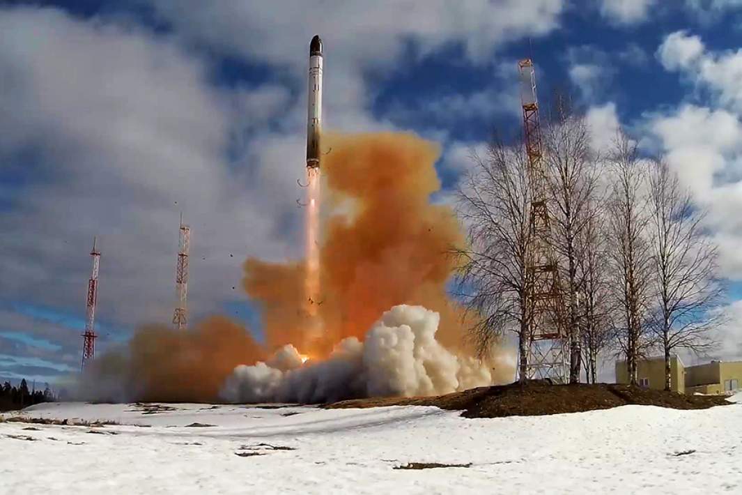 Запуск межконтинентальной баллистической ракеты стационарного базирования «Сармат» с космодрома Плесецк в Архангельской области