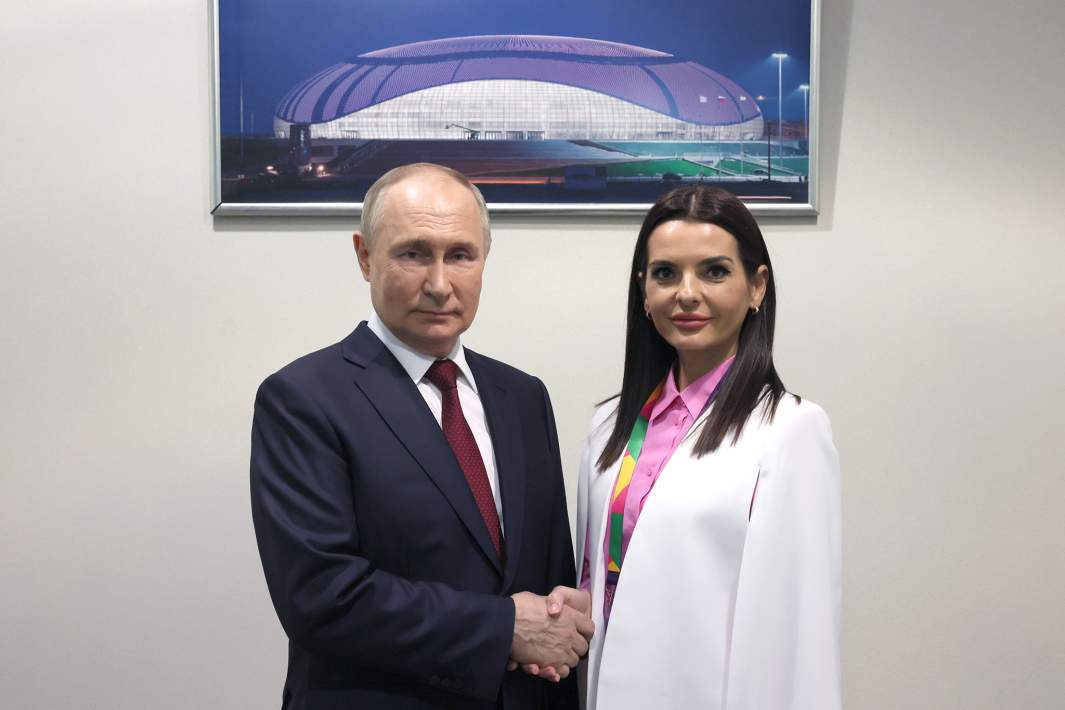 Президент РФ Владимир Путин и глава Гагаузской автономии Молдавии Евгения Гуцул на Всемирном фестивале молодежи на федеральной территории «Сириус». 6 марта 2024 года