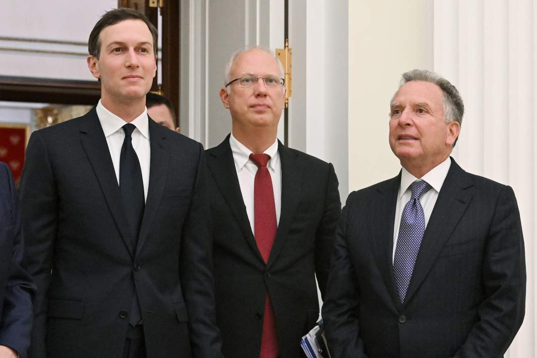 Зять президента США Джаред Кушнер, глава РФПИ и спецпредставитель президента России по инвестиционно-экономическому сотрудничеству с зарубежными странами Кирилл Дмитриев и спецпосланник президента США Стивен Уиткофф